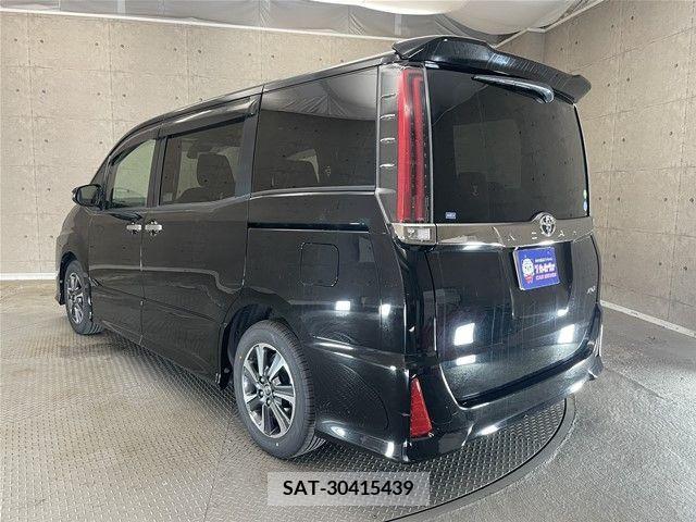 Toyota NOAH 2018-12 345871-24