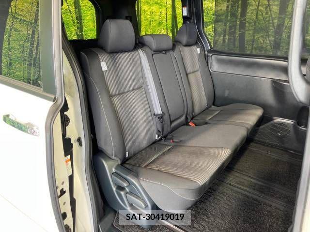 Toyota VOXY 2018-02 345031-10