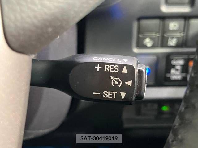 Toyota VOXY 2018-02 345031-7