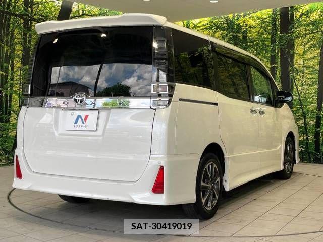 Toyota VOXY 2018-02 345031-17