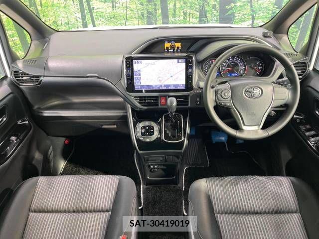 Toyota VOXY 2018-02 345031-1