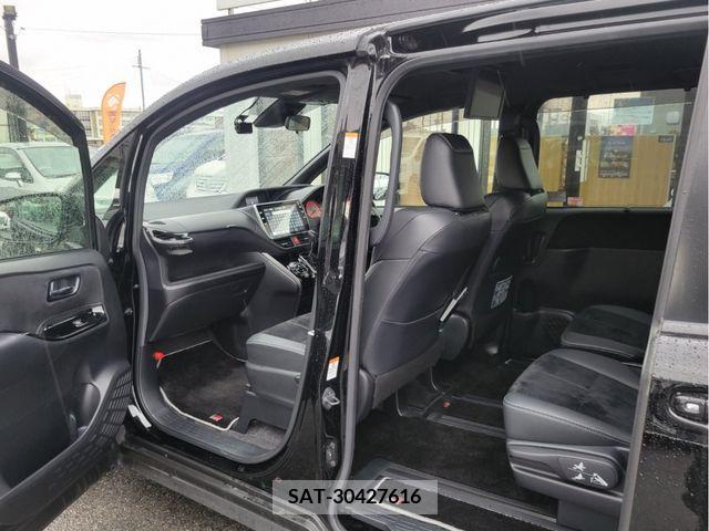 Toyota VOXY 2017-09 289150-2