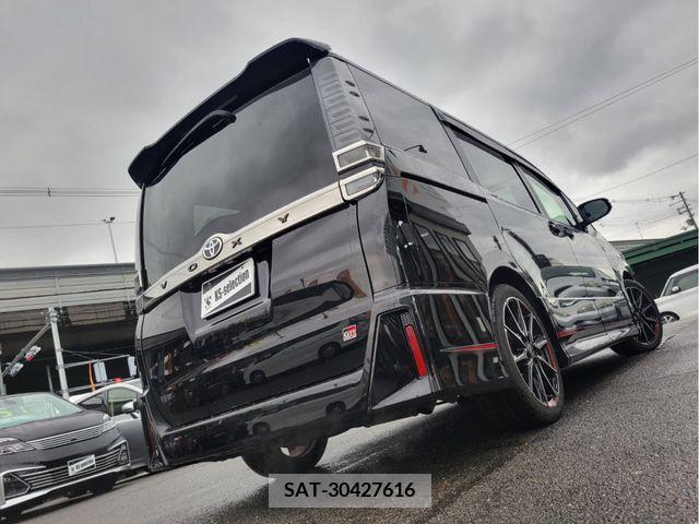 Toyota VOXY 2017-09 289150-1