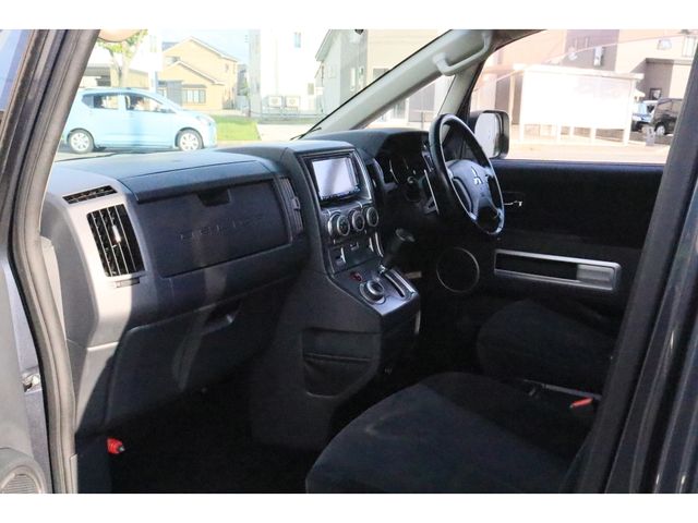 Mitsubishi DELICA D5 2007-11 18152-13