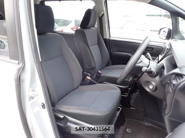 Toyota NOAH 2018-05 347769-3