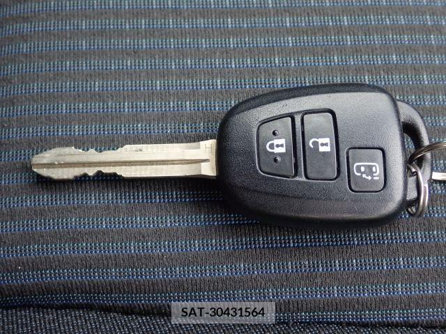 Toyota NOAH 2018-05 347769-22