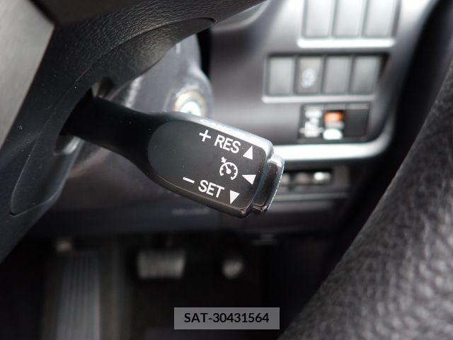 Toyota NOAH 2018-05 347769-10