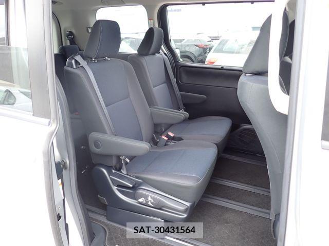 Toyota NOAH 2018-05 347769-12