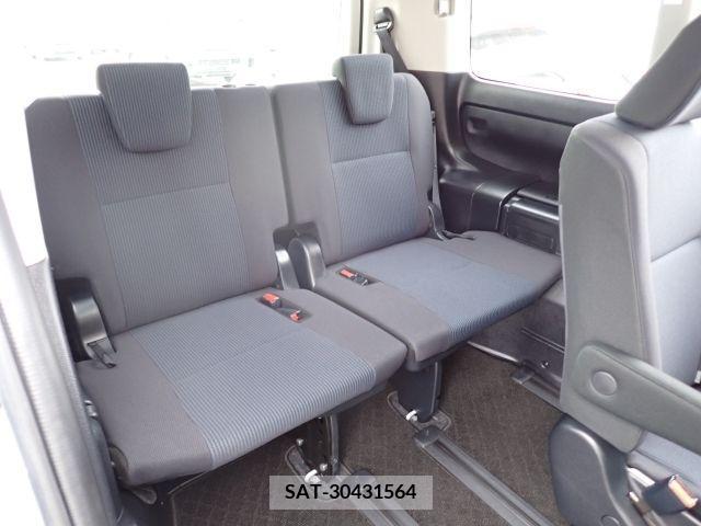 Toyota NOAH 2018-05 347769-13