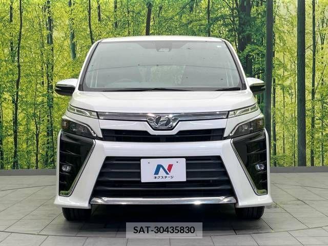 Toyota VOXY 2018-03 370324-15