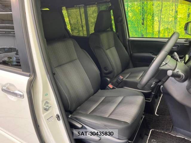 Toyota VOXY 2018-03 370324-8