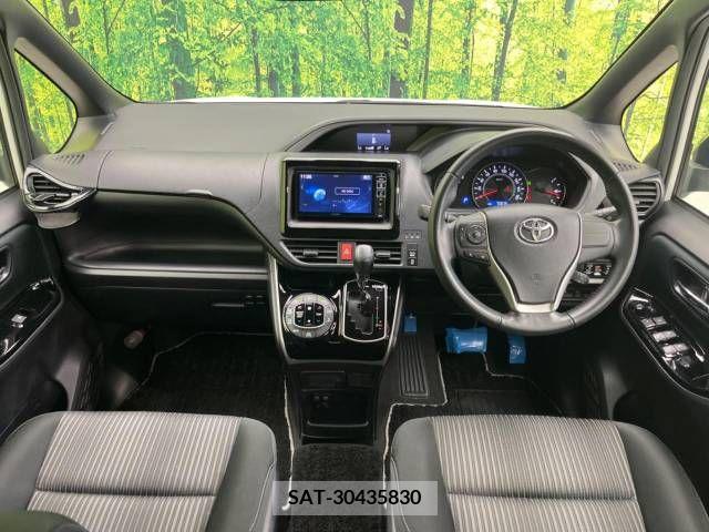 Toyota VOXY 2018-03 370324-1