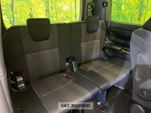 Toyota VOXY 2018-03 370324-10