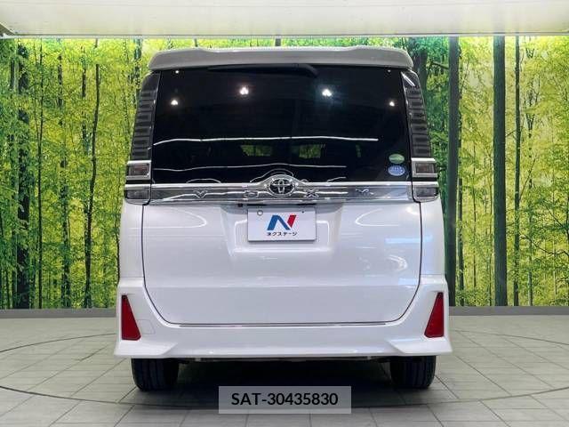 Toyota VOXY 2018-03 370324-16