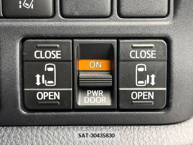 Toyota VOXY 2018-03 370324-3