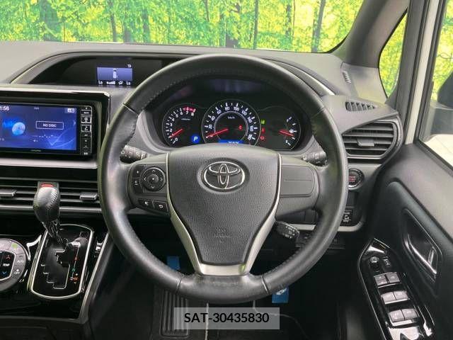 Toyota VOXY 2018-03 370324-12