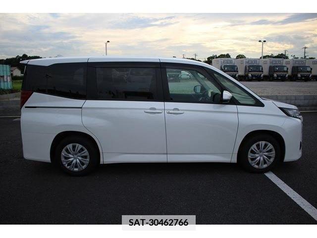 Toyota NOAH 2023-04 351919-10