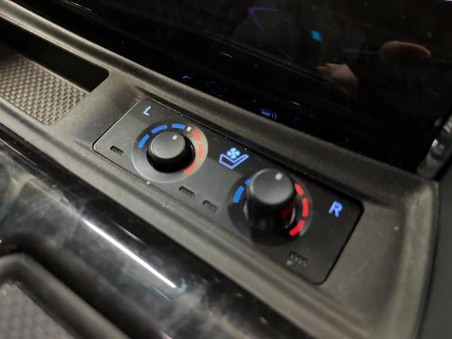 Toyota ALPHARD 2019-02 27576-7