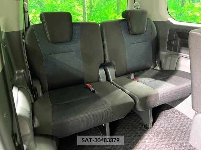 Toyota VOXY 2010-02 386765-5