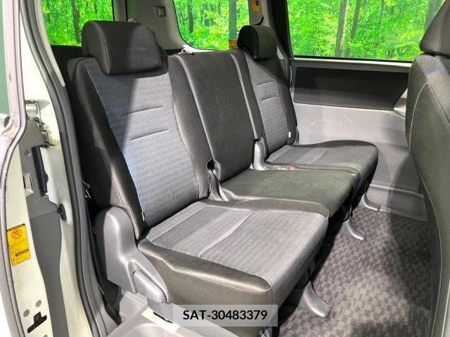Toyota VOXY 2010-02 386765-4