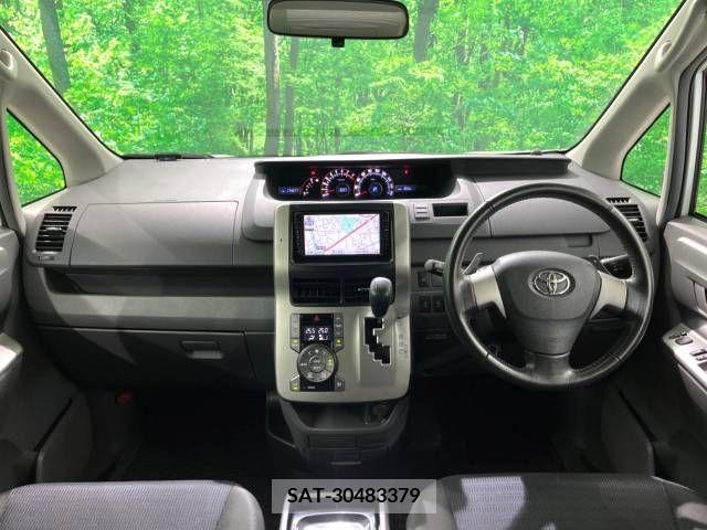 Toyota VOXY 2010-02 386765-1