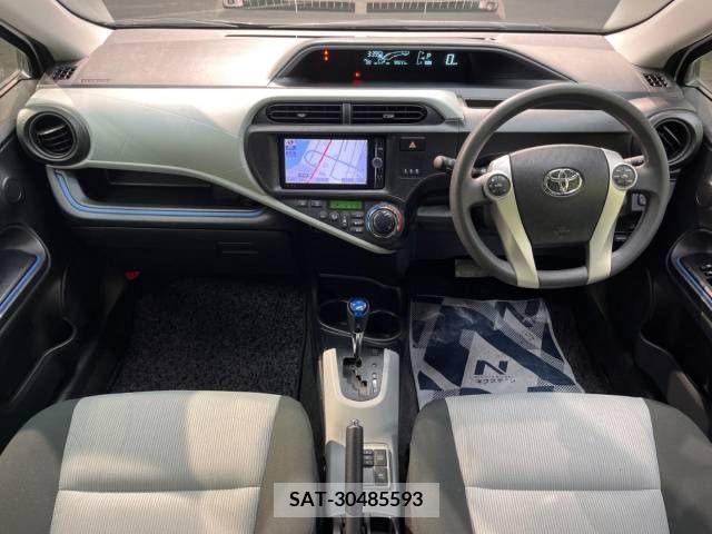 Toyota AQUA 2014-06 351218-1