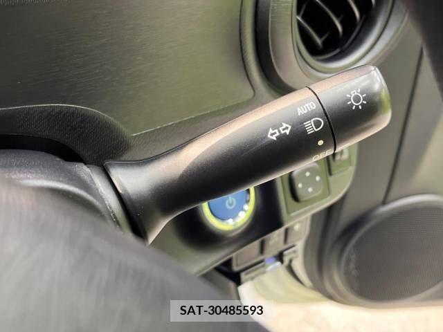 Toyota AQUA 2014-06 351218-7