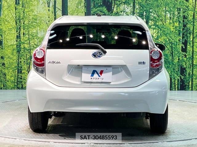Toyota AQUA 2014-06 351218-15