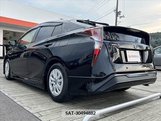 Toyota PRIUS 2017-04 366626-12