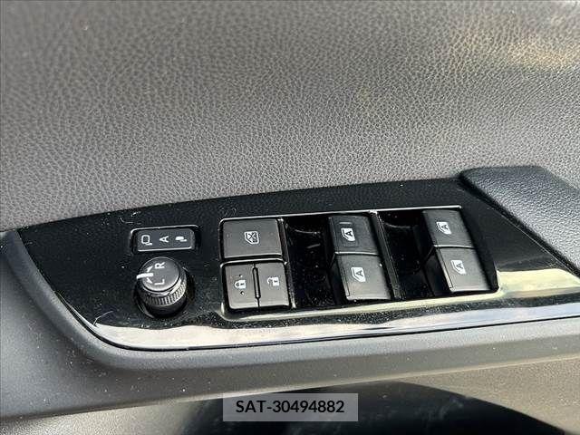 Toyota PRIUS 2017-04 366626-27