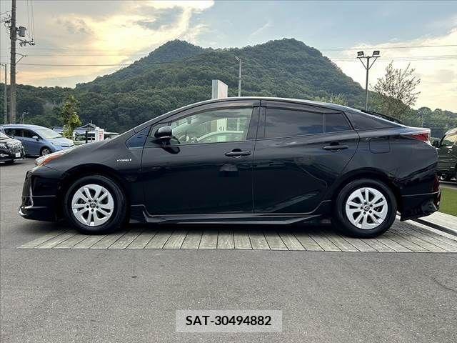 Toyota PRIUS 2017-04 366626-10