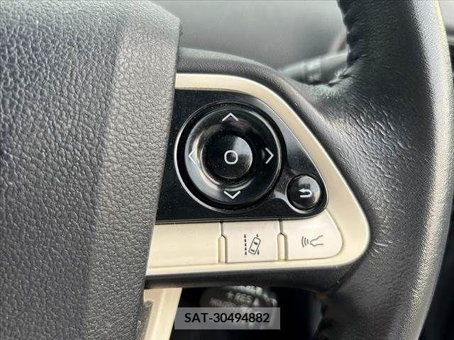 Toyota PRIUS 2017-04 366626-25