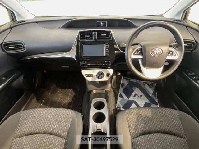 Toyota PRIUS 2017-07 393402-1