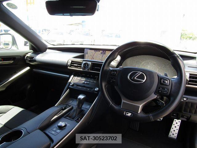 Lexus IS 2017-01 275509-1