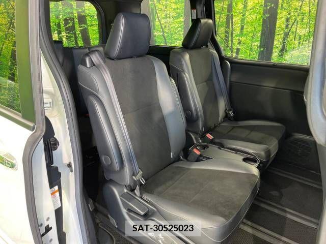 Toyota NOAH 2019-09 392815-9