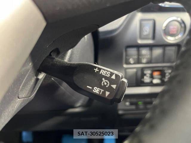 Toyota NOAH 2019-09 392815-6