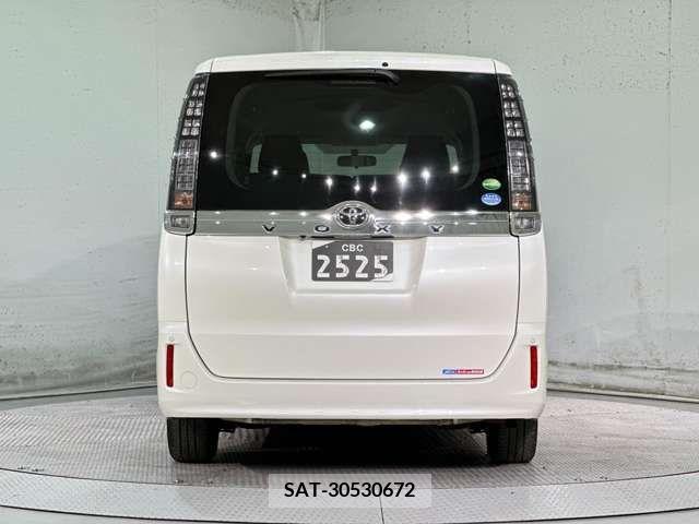 Toyota VOXY 2014-02 289228-9