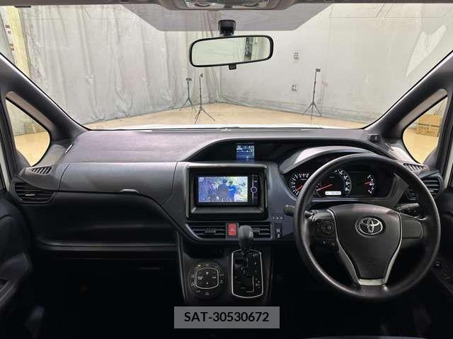 Toyota VOXY 2014-02 289228-19