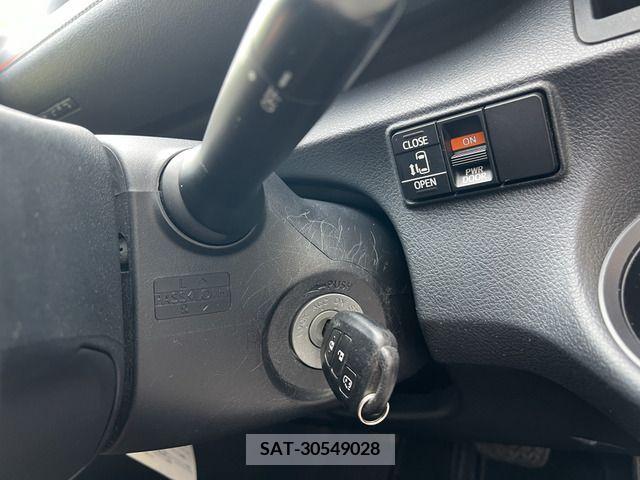 Toyota SIENTA 2015-10 298374-15