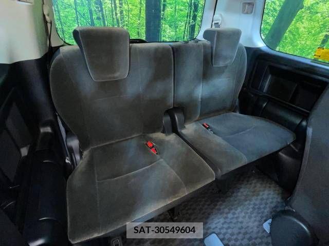 Toyota VOXY 2010-08 370323-10