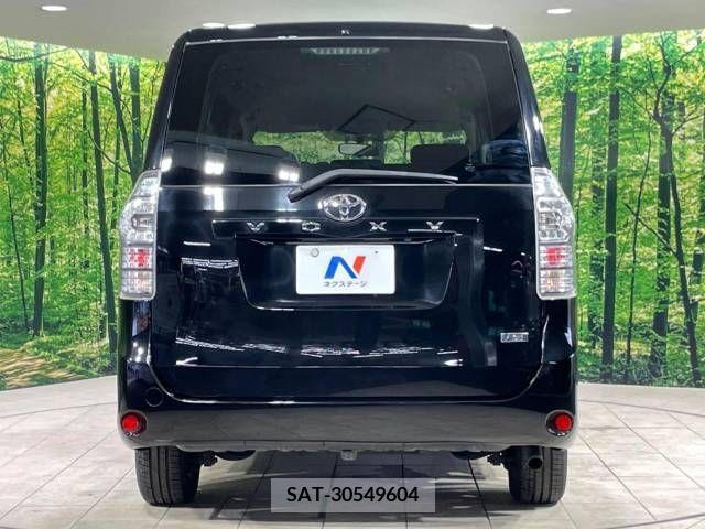 Toyota VOXY 2010-08 370323-16