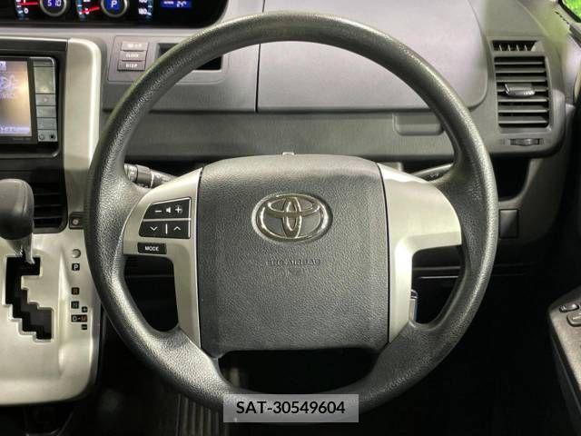 Toyota VOXY 2010-08 370323-12