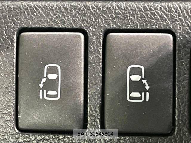 Toyota VOXY 2010-08 370323-4