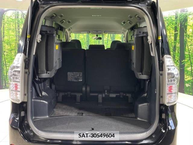 Toyota VOXY 2010-08 370323-11