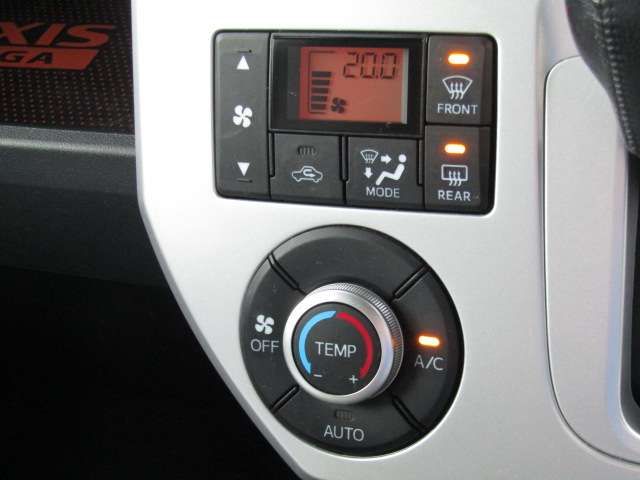 Toyota Pixis Mega 2016-01 7852-14