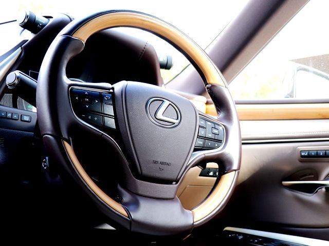 Lexus ES 2018-12 653-10