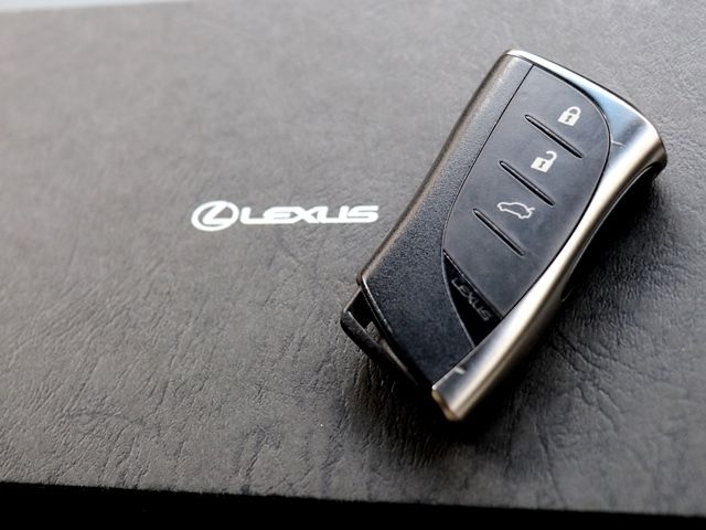Lexus ES 2018-12 653-23