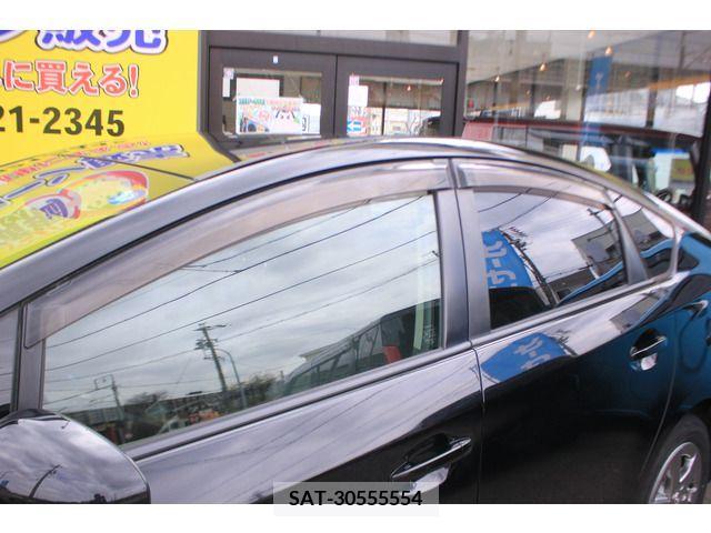 Toyota PRIUS 2011-10 242704-12