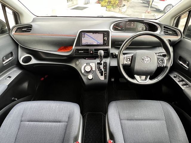 Toyota SIENTA 2017-07 192333-1