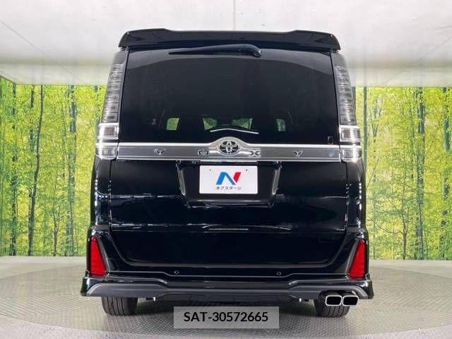 Toyota VOXY 2021-10 370319-16